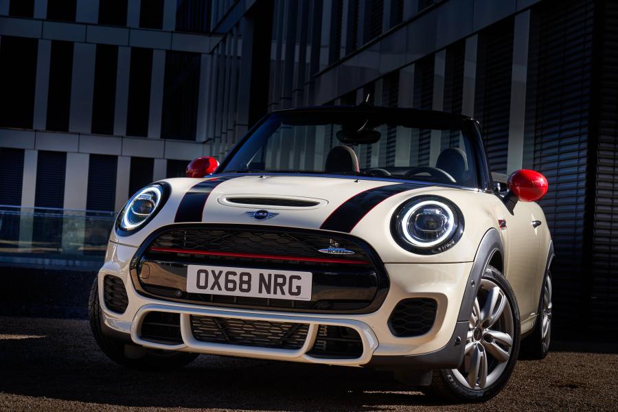  Mini John Cooper Works Cabrio (F57) 2018 года  (WW) (фото 32 из 36)